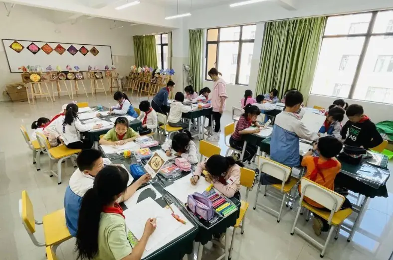 浅谈小学美术教育的美术欣赏教学