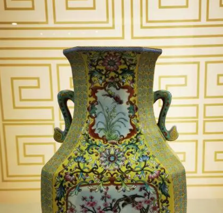 初中八年级人美版上 08《走进北京传统工艺美术》